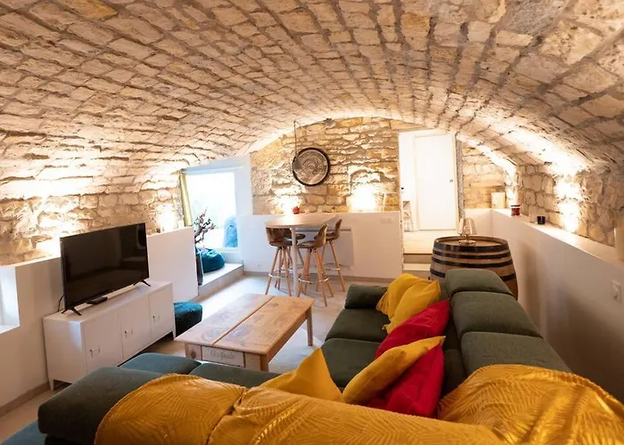 La Grotte Bourguignonne, Terrasse Exterieure