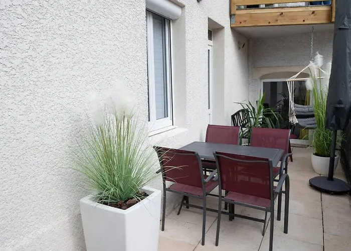 La Grotte Bourguignonne, Terrasse Exterieure