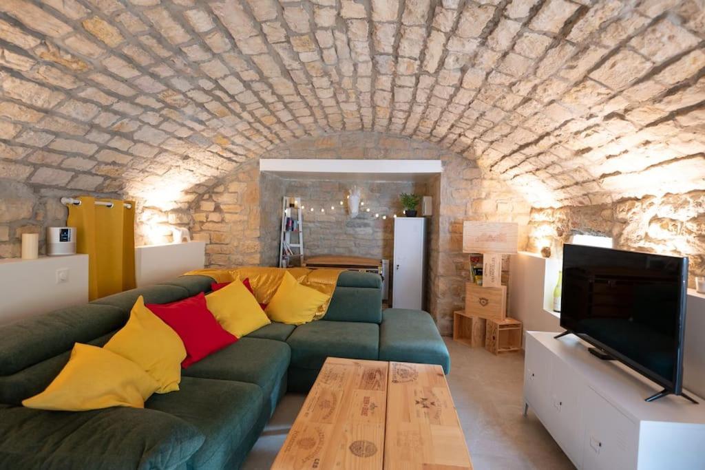 La Grotte Bourguignonne, Terrasse Exterieure Apartment *