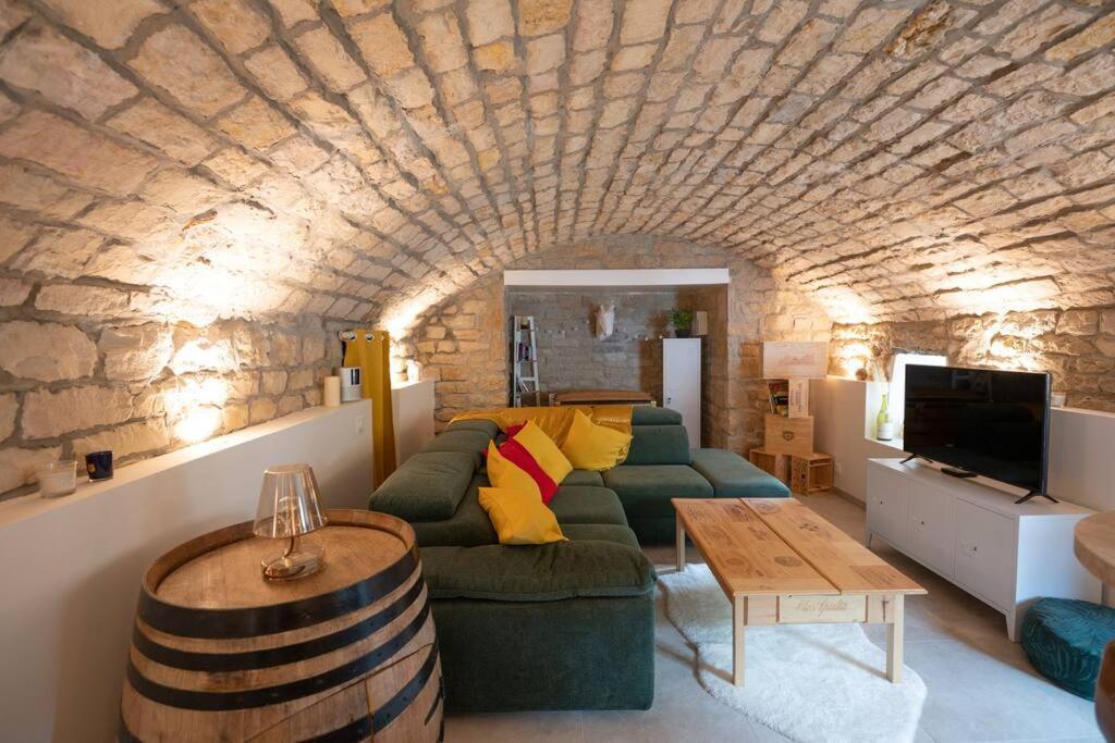 La Grotte Bourguignonne, Terrasse Exterieure Dijon